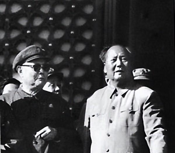 朱德曾这样评价过毛主席，他说：“在很多重大事情上，毛主席的决定总是让很多人不能理