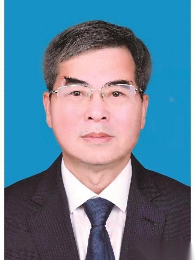 干过市长、当过书记，1985年就参加工作的官场老兵，居然在2026年的春天直接翻