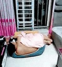 三个月，他没碰我一下。今天我推开门，答案就在客厅地板上。我老公，赤着上身，侧