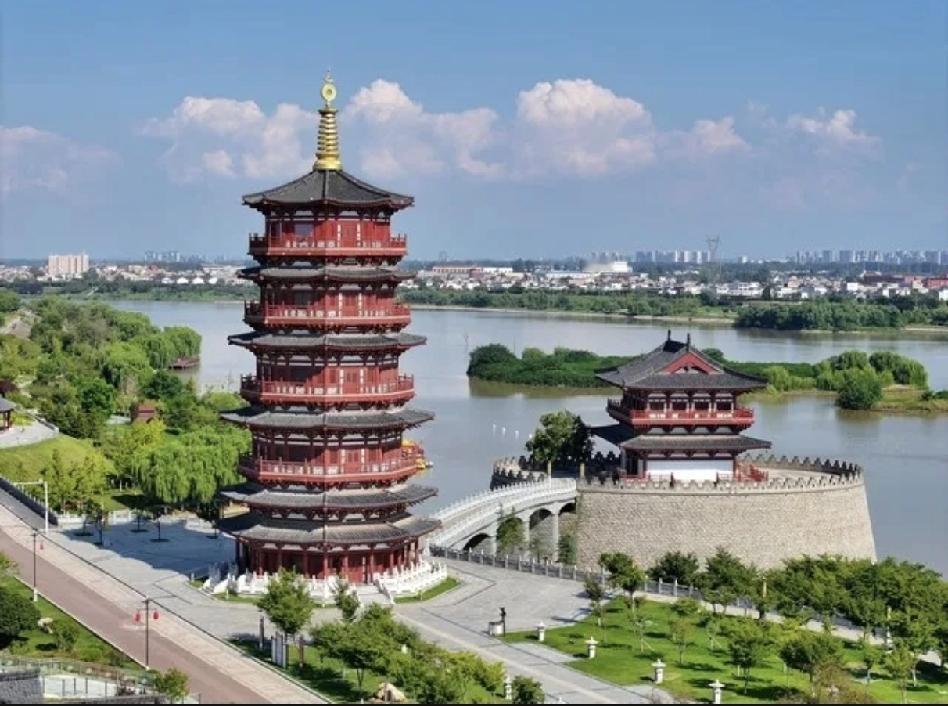 照片是我的家乡洛阳，一座让人魂牵梦萦的城市。它是历史文化名城，也是中西部重要