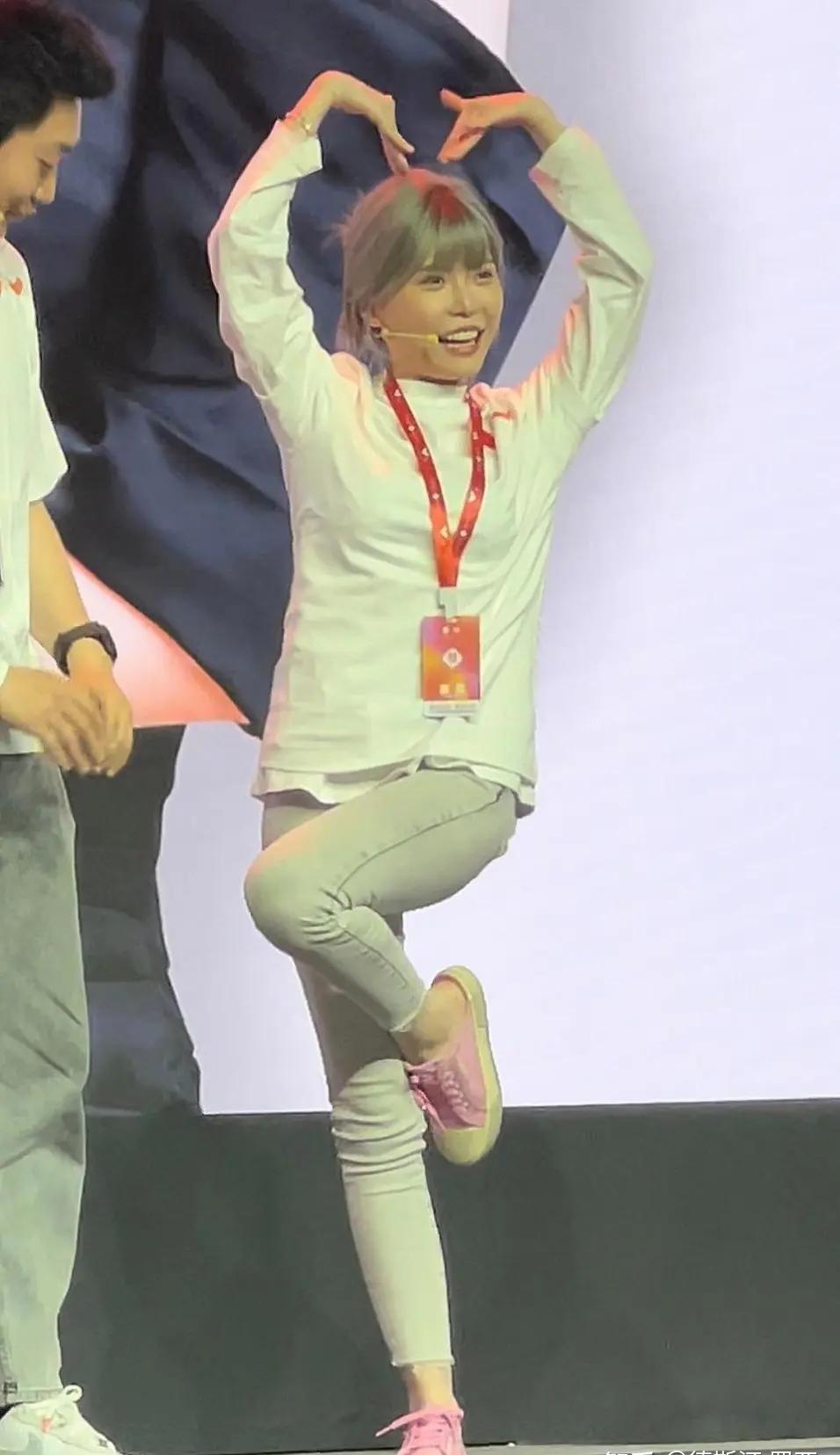 女神的定义到底是什么？刚看到了周淑怡的照片，她可是被无数宅男公认的女神。感