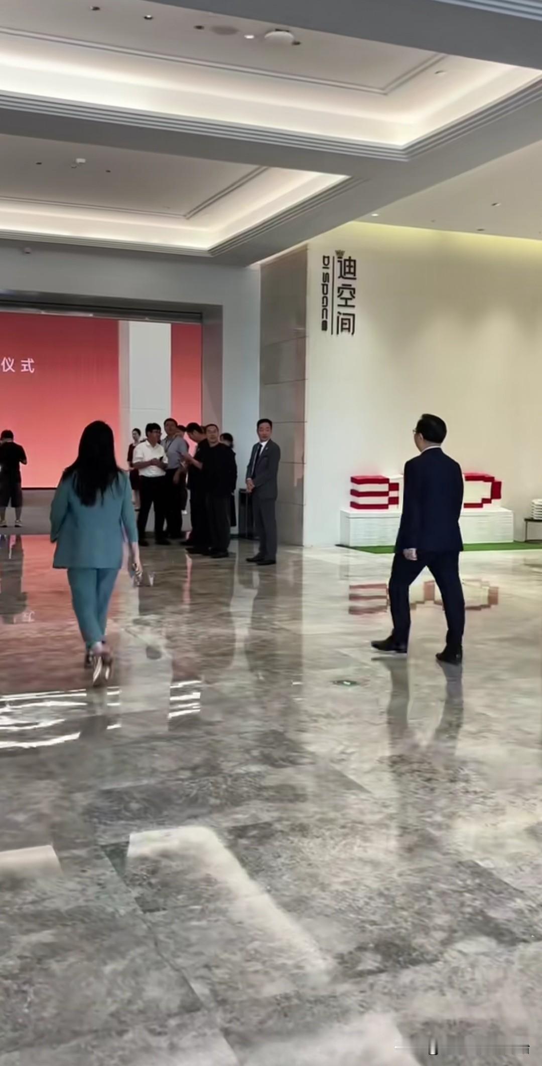 近日，比亚迪迎来一重量级客户。我国科学院院士、深圳国际量子研究院院长俞大鹏去