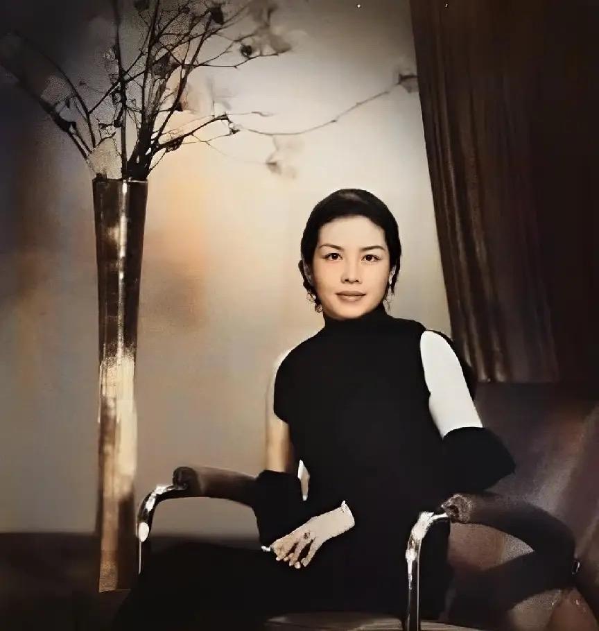 一段很有力量的话：“18岁的你漂亮，不是你漂亮，是18岁漂亮。30岁的你漂亮，不