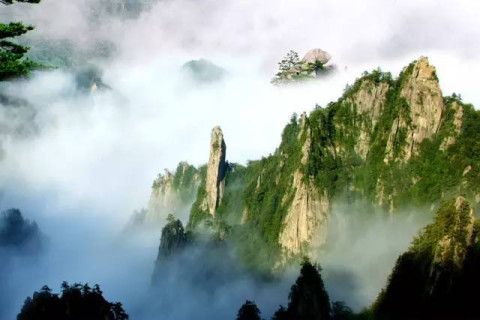 尧山(石人山)风景名胜区位于河南省平顶山市鲁山