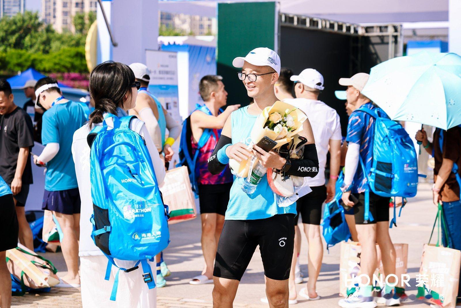 冲线之后，生活继续。荣耀手表5Pro无缝切换日常：公交支付、微信回复、健康跟踪…