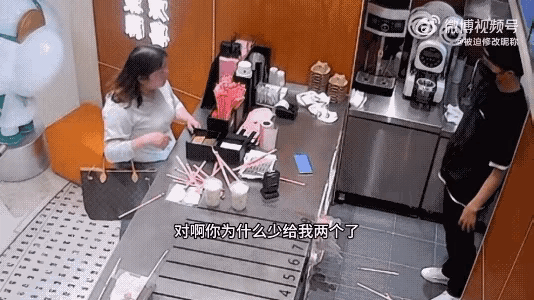 2026年5月21日江苏连云港吾悦广场“茉莉奶白”奶茶店，“小仙女因吸管发飙”。