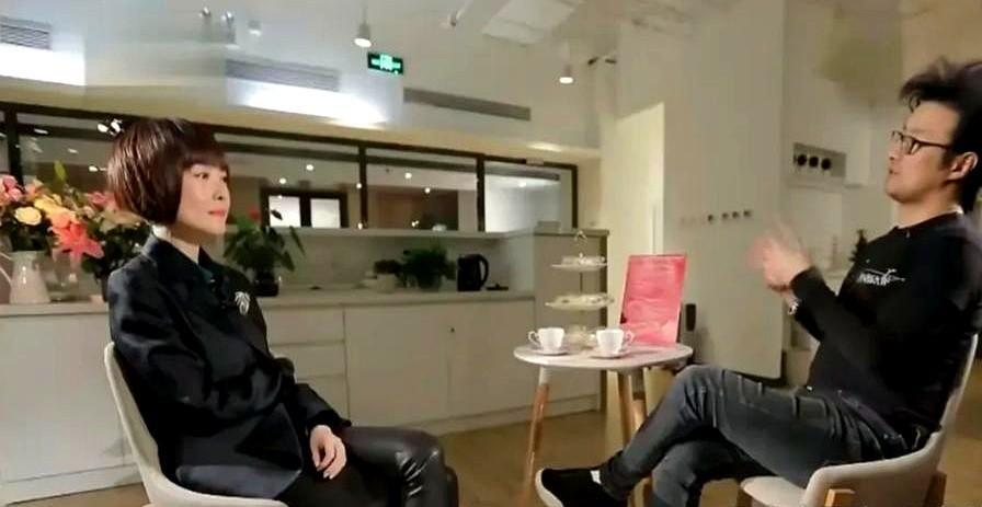 歌手汪峰说：“在2023年和醒醒妈妈分开后，有一天我去看醒醒姐弟俩，在陪他们玩的