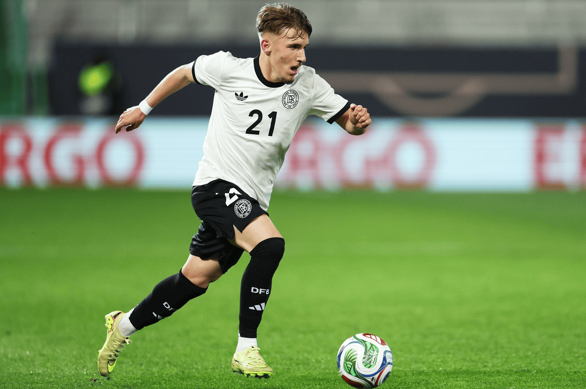 沃勒尔: 卡尔等3位天才本赛季横空出世, 这对德国足球是好事