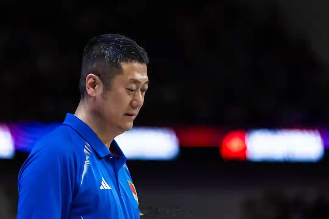赵勇指导在排兵布阵上还是意志不坚定。虽说对待目前这支成长中的中国女排不要吹毛
