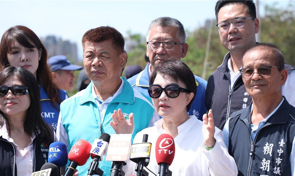 战斗蓝号召今天举行反恶罢大造势卢秀燕将北上力挺台“中选会”20日晚间宣布通过