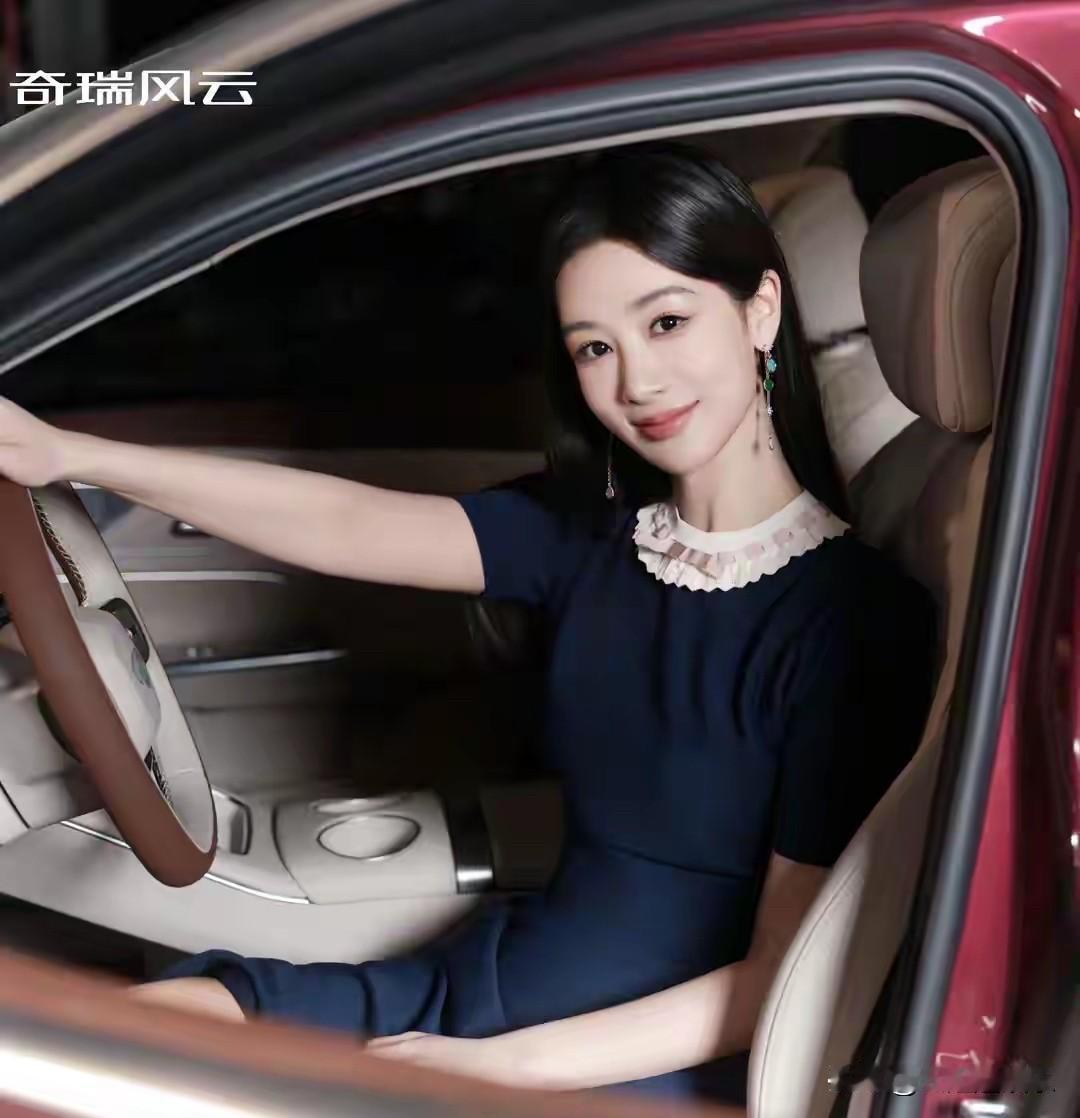 谁能想到，杨紫一场线下活动直接引爆全场？她此前出席奇瑞代言线下活动时，现场人数保