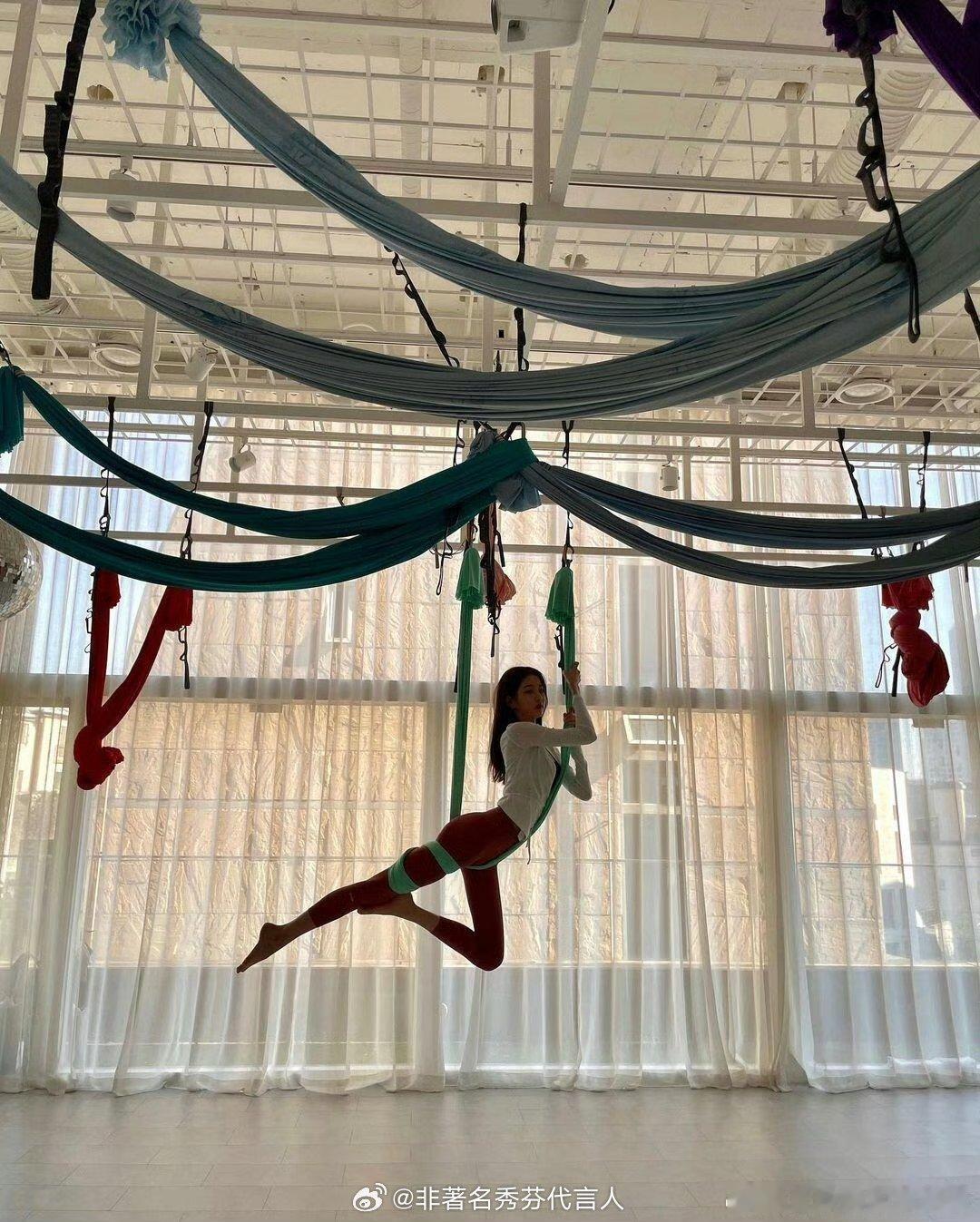 张元英空中瑜伽此女是真的爱也是真的值得佩服