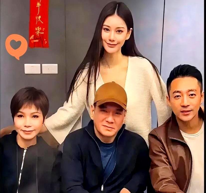 汪小菲这次，真把“娶妻看丈人”这句话焊死了。他现任老丈人，是台北真正的茶山