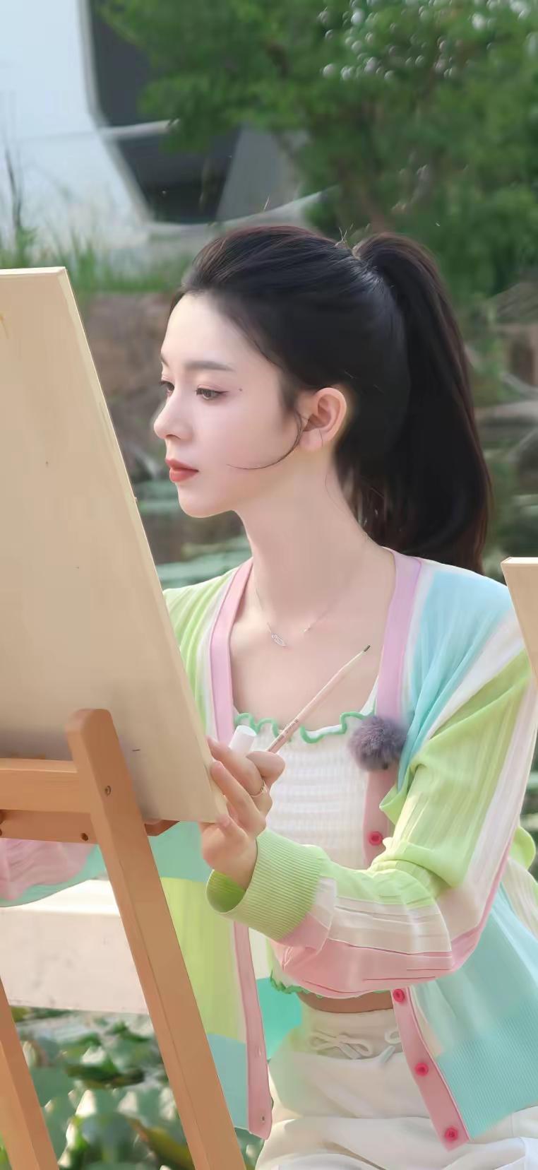 画意随风起，丹青映心间。