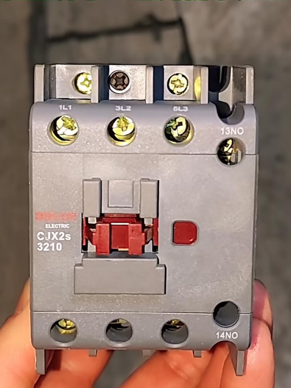 月薪高达4820，居然连这个接触器能带多大功率都不清楚，真是刷新了我的认知！