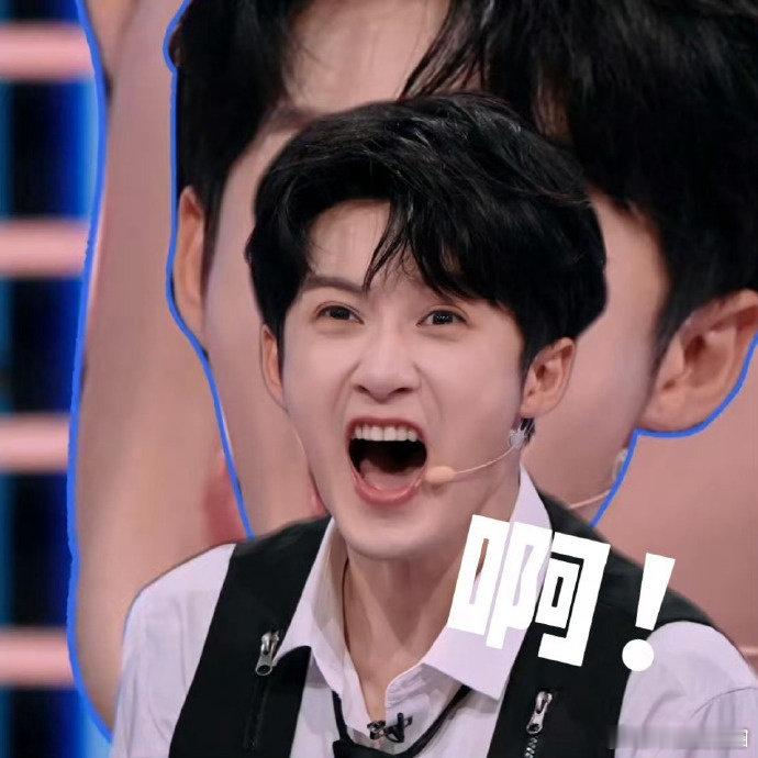 檀健次你要不和黄景瑜坐一桌吧！这画功简直是“卧龙凤雏”级别的，热巴看了都沉默