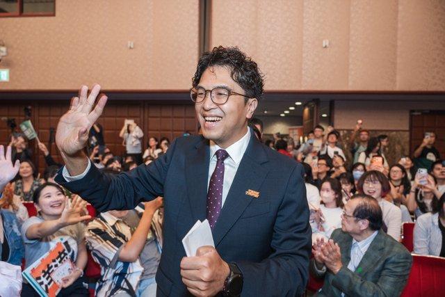 民进党卖力帮沈伯洋造神！“洋流”复制大罢免　青鸟又活过来民进党台北市长参选人沈