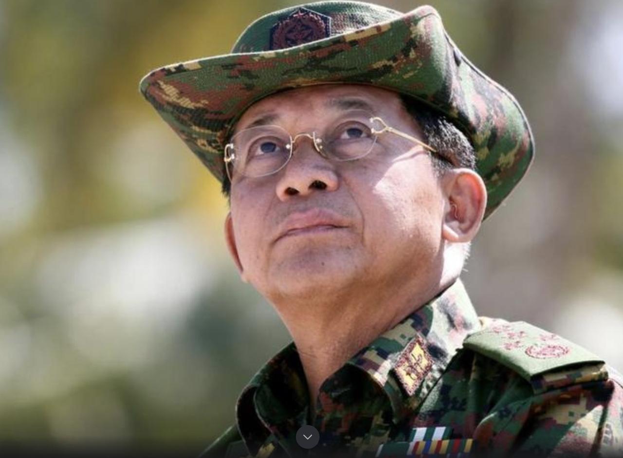 从军装到西装，是“换装”…都以为缅甸大将敏昂莱辞去国防军总司令是要退出缅甸政权