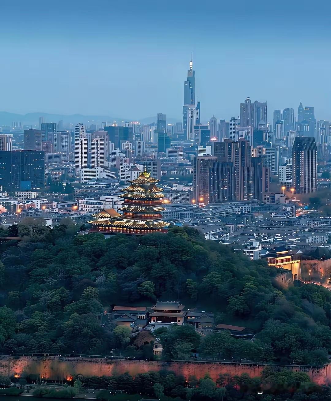 最近关于房价的讨论很多，我以南京为例，也来讨论一下。事先声明，我不是唱衰，我