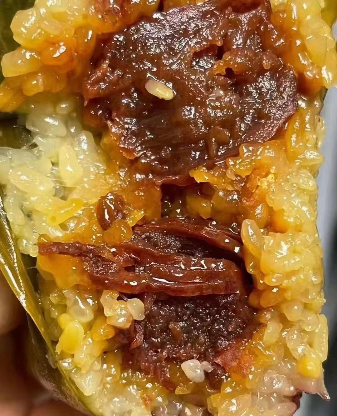 我也算是喜欢吃粽子，吃过红豆粽，豆沙粽，肉粽，枣粽，白米粽。今天吃到潮汕朋友寄的