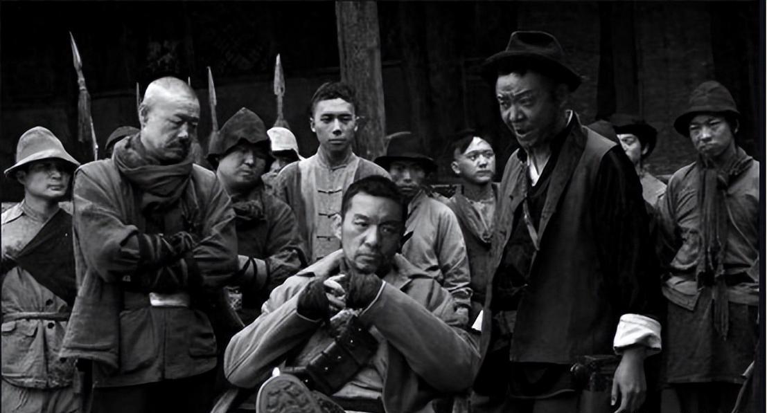 1951年2月，滔天巨匪张廷芝落网，这虽然只是个小土匪，却引起了党中央的关注，毛