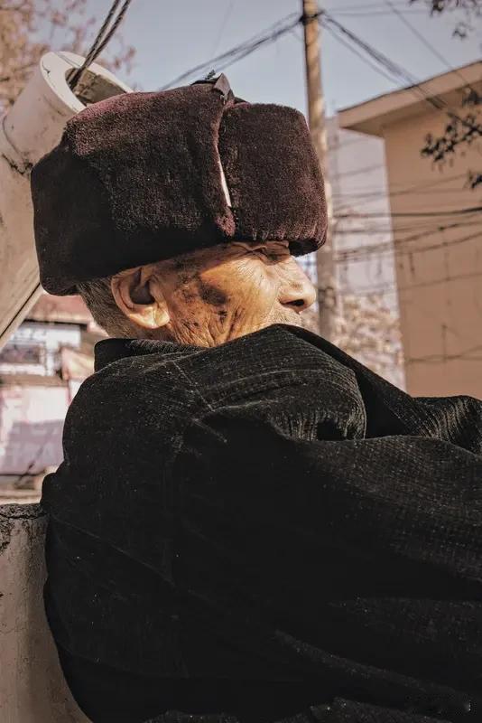 老了，什么才是底气？看看身边人就知道。邻居张姨68岁，每月四千多退休金，有点存款