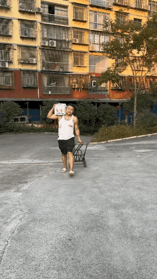 他力气大，没办法[捂脸哭]