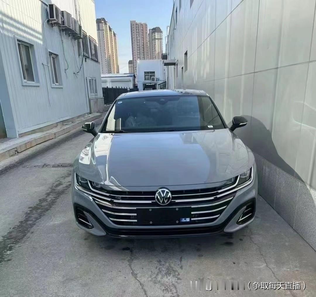 大众CC的价格这几年降了很多，以前进口时候是妥妥的豪车。大众CC的降价是从22年