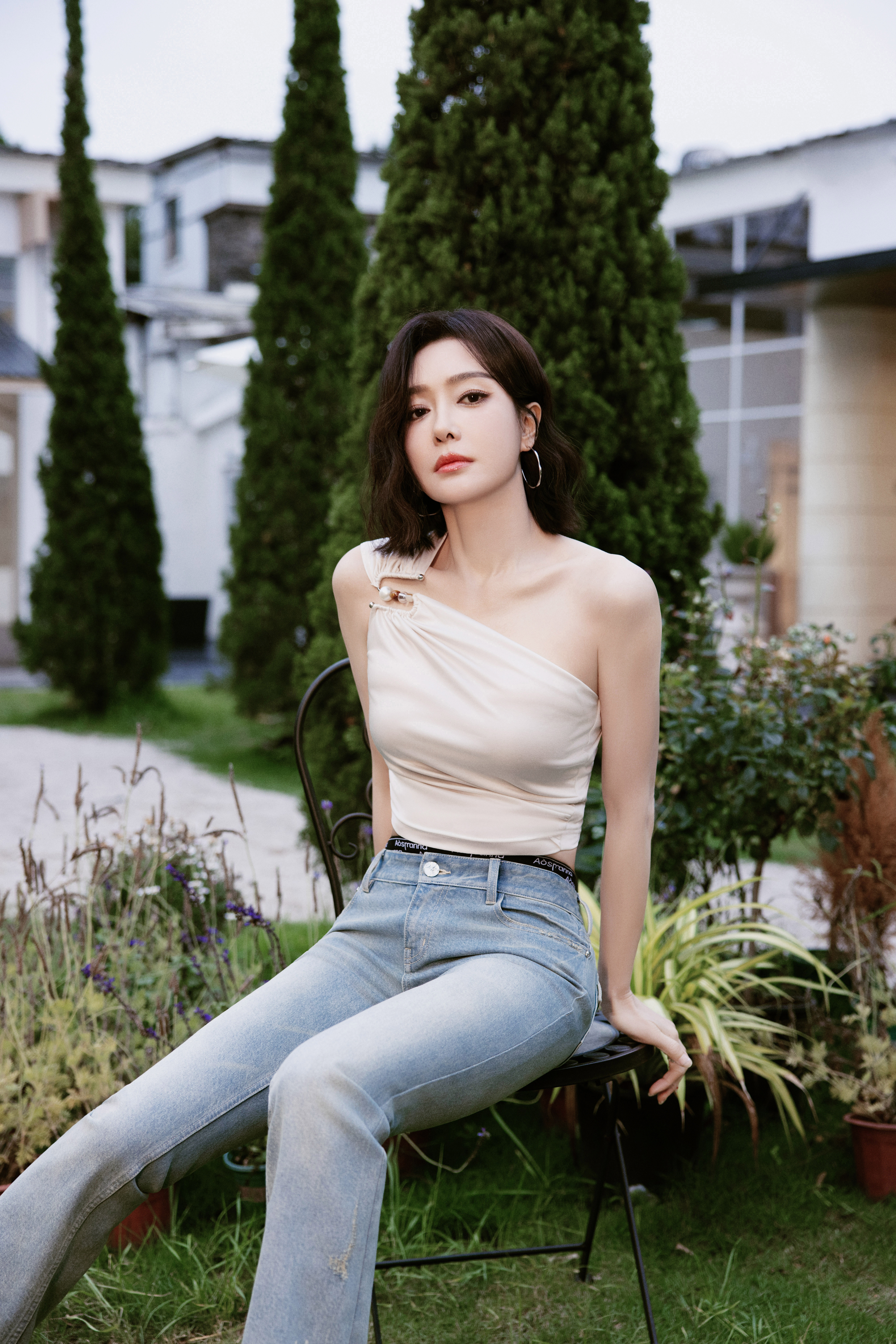 👠秦岚身材真好啊秦岚聚餐后直奔魏大勋家