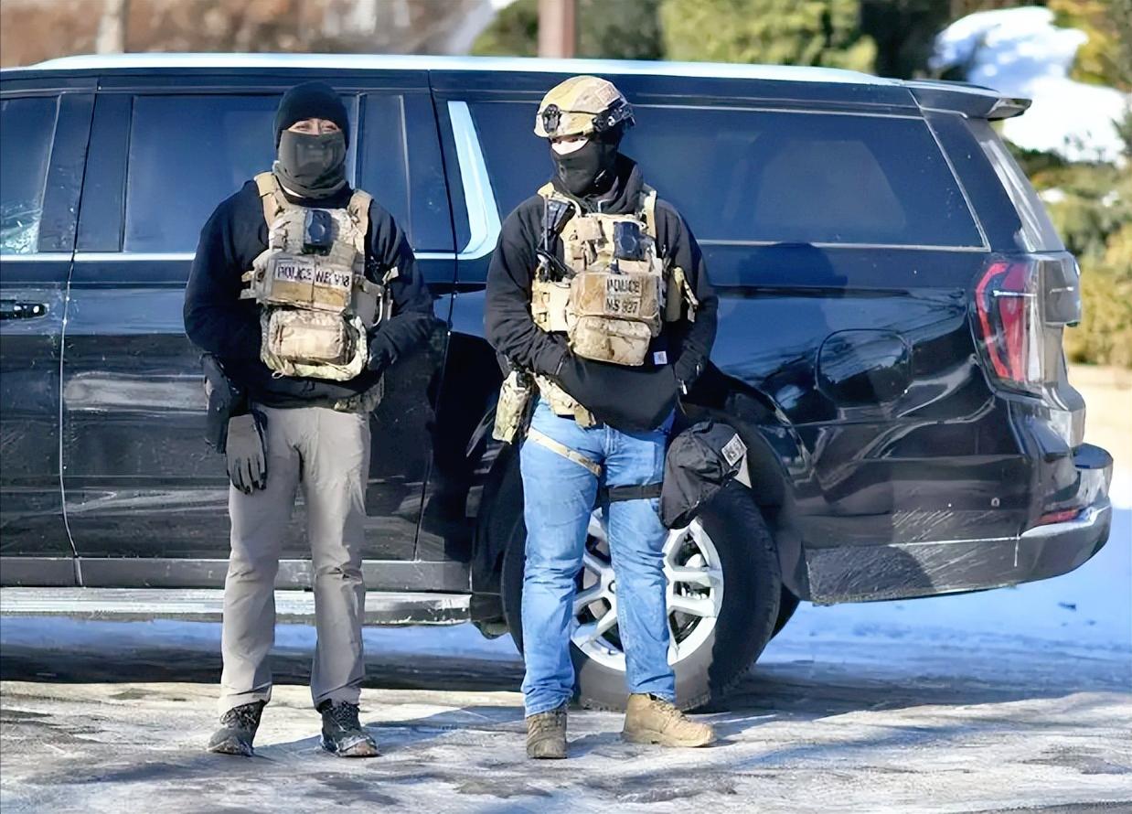 好家伙，白宫直接下令撤回700名联邦执法人员，这可是当地25%的联邦执法力量，说