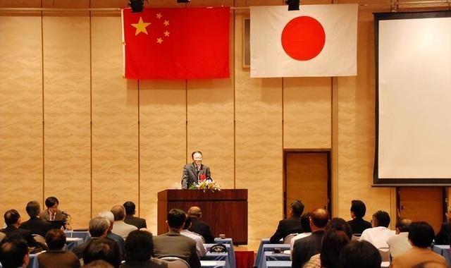 中日友好的时候，确实日本对于中国提供了巨大的帮助，管理，技术，投资，教育，方方面