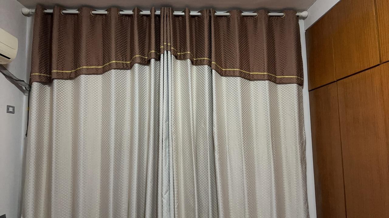 挂了八年才洗一次的窗帘！八年前换的窗帘，质地是很好，挂窗帘的罗马杆不好拆卸窗