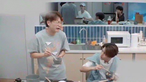 早安把0713带偏了早安果然有一套！轻松把0713带偏，王铮亮还秒接话应和，等