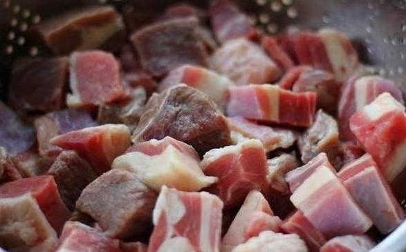 牛肉焯水是冷水下锅还是热水下锅? 昨天认识一位回族朋友才明白