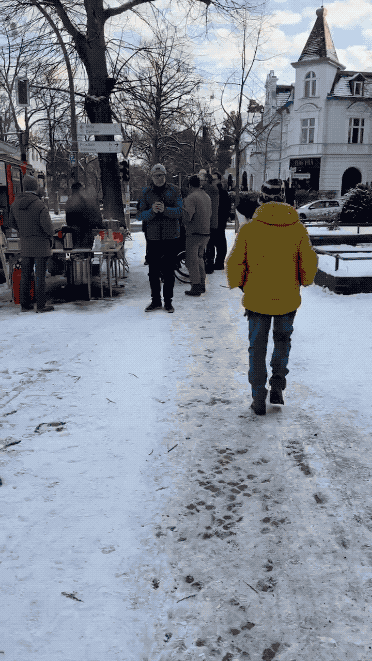 白左攻击德国电网导致民众挨冻：给穷人有限道歉，对富人毫无同情！现在，柏林数万居民