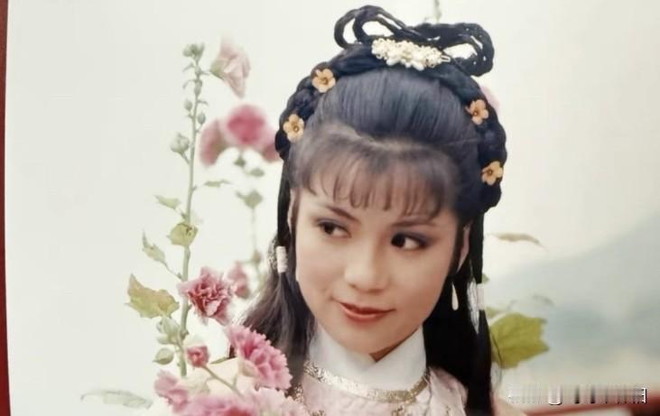 🎆永远的翁美玲👉俏黄蓉无人替代四十多年了。再看这组图，依然会被这一眼灵动