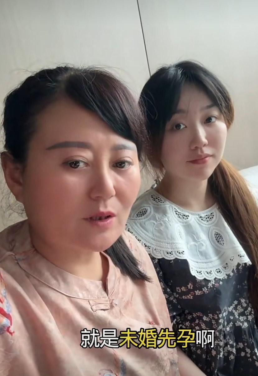 未婚先孕美女小姐姐在线相亲，她的要求也很简单，要求比她大几岁，有车有房就行了，这