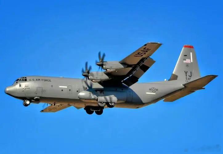 新型470吨级飞翼运输机曝光，减载条件可在4000米高原机场起降。中国470吨级