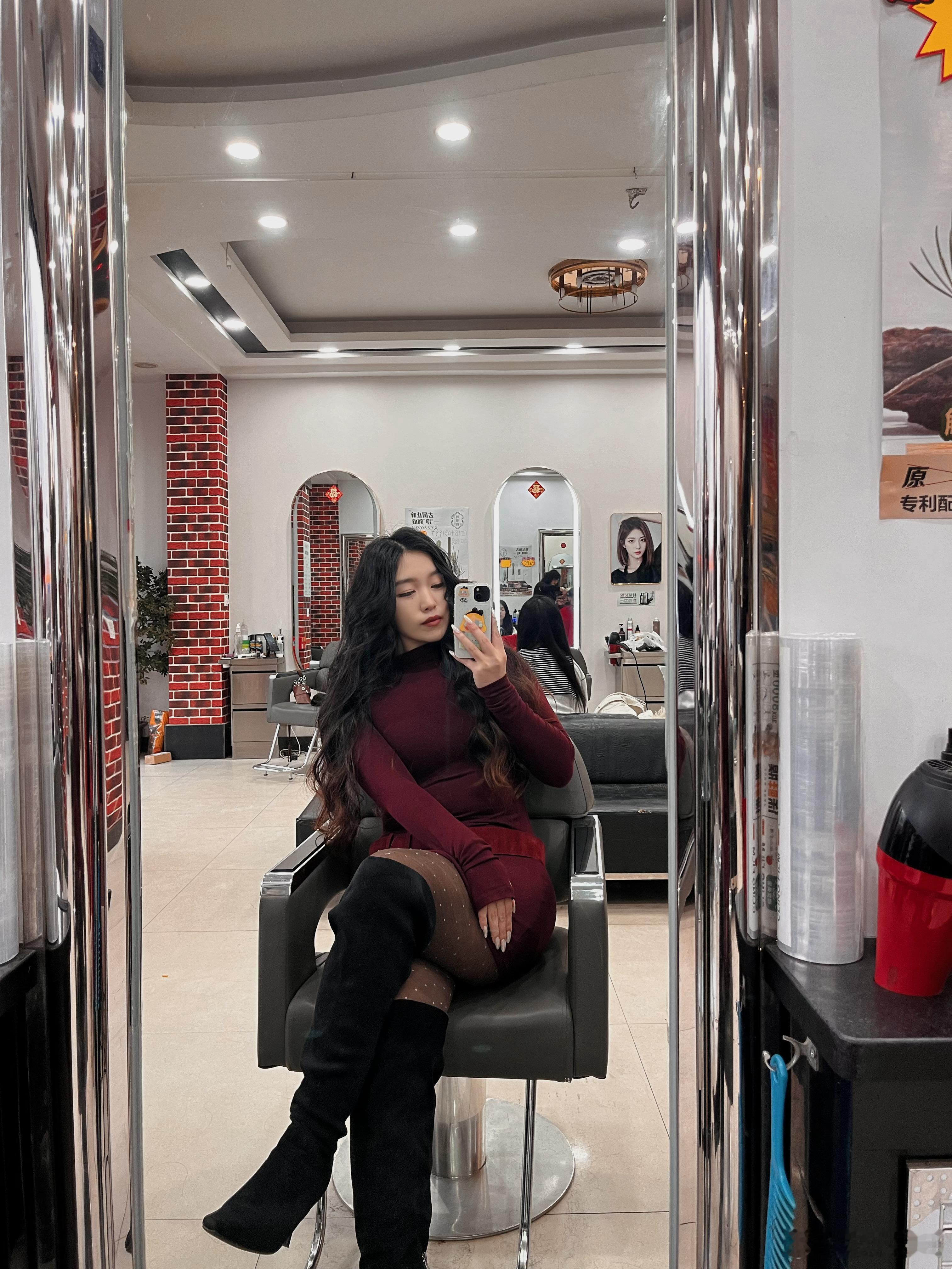 被老板扣下当模特