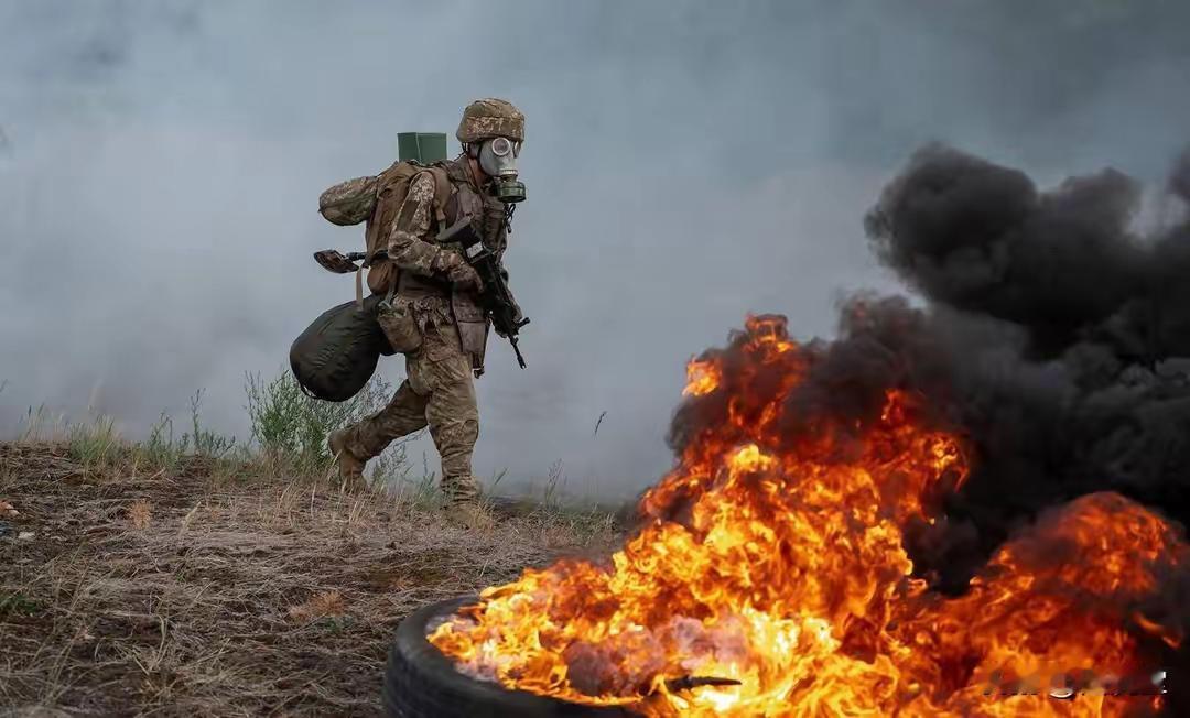 突发，泽连斯基嘴硬真没啥用了，红军城沦陷基本进入倒计时。此前俄军包围红军城发通牒