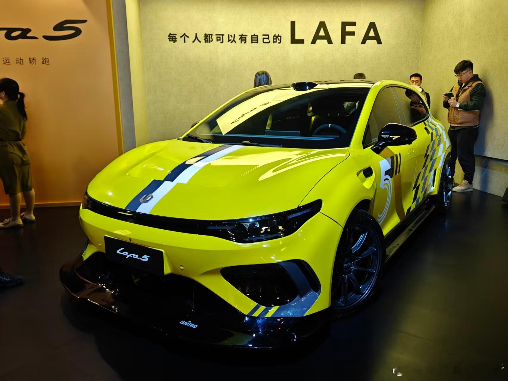 今晚零跑Lafa5将正式上市，作为零跑有史以来最具运动个性的车型，我还是很期
