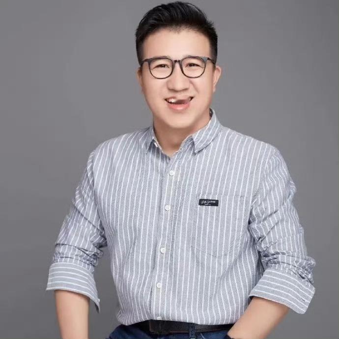 原极氪关海涛入职荣耀根据媒体报道，原极氪汽车CBO（首席品牌官）关海涛近日正式入