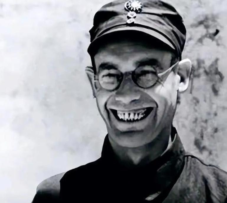1937年，李德以不适应延安生活为由欲返苏联，毛主席劝他：“苏联正搞大清洗，此