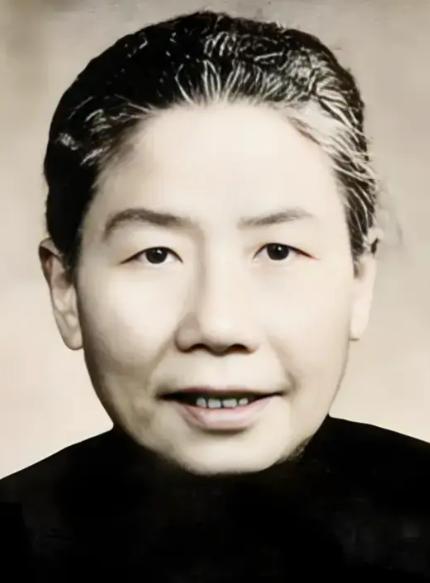 1964年12月22日，曾国藩胞弟曾国潢的曾孙女曾昭燏，在医院完成了检查后，告诉