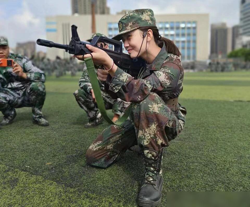 我在部队当了15年的女兵，还有20天就退伍了。我身边干满四期退役的战友不少，
