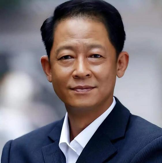 2000年，金鹰奖答谢典礼上，王志文和女记者发生争执，女记者怒吼：你别太狂，信不