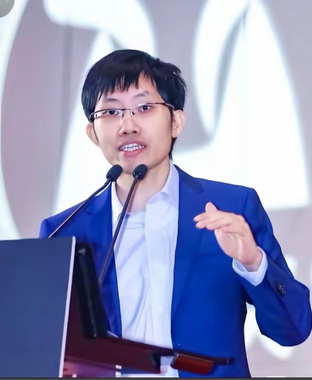 大家发现了吗？幻方量化和DeepSeek创始人梁文峰就跟个隐形人差不多，他从来没