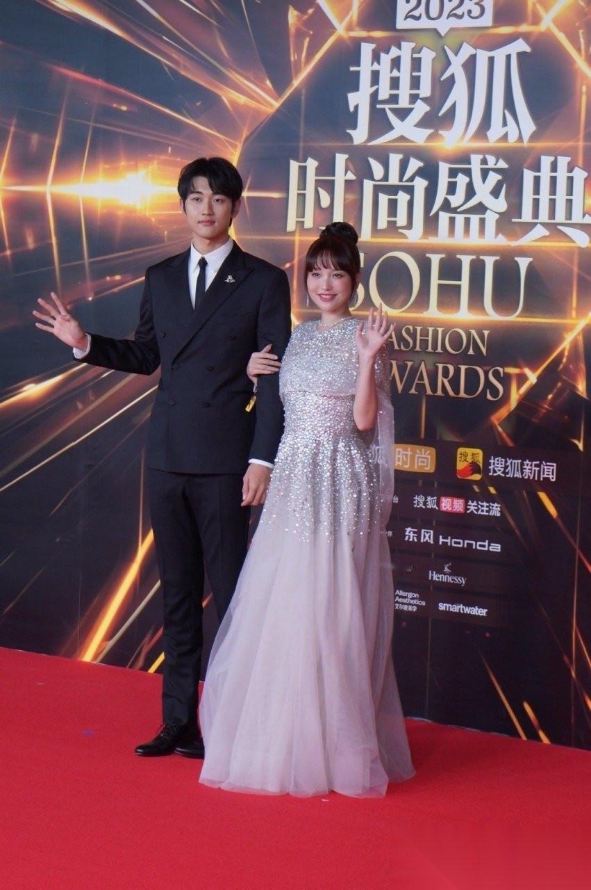 42岁的金莎和男友领证前，就签了婚前财产协议，金莎名下的房产、存款、股权、音乐版