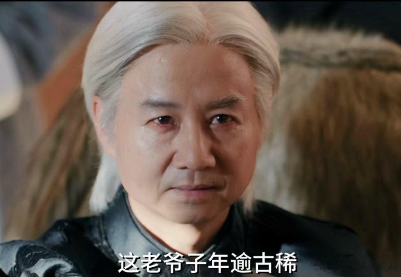 没人被这一秒过火里的霍老爷子和孤儿院的老太婆吓到吗？我每次看到这两个人都觉得是变