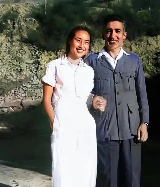 1949年，27岁的毛岸英邀请一女子跳舞。她却并不起身，只对着他说了一句